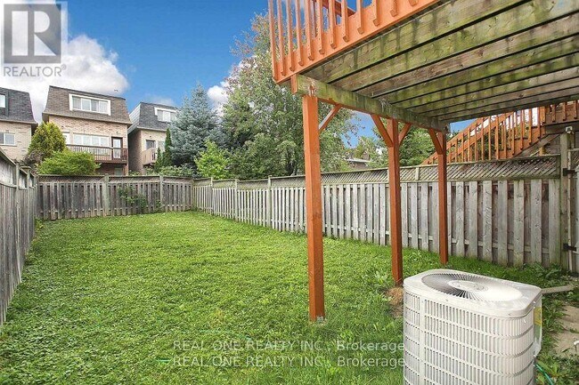 21B Brian Dr in Toronto, ON - Building Photo - Building Photo