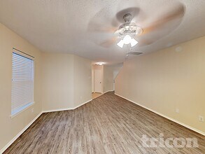 7215 Lazy Summer Ct in Magnolia, TX - Foto de edificio - Building Photo