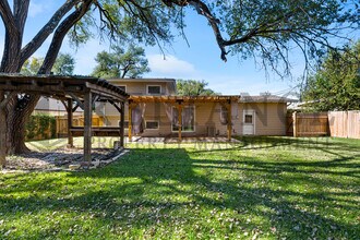 1006 Paige St in Wichita, KS - Building Photo - Building Photo