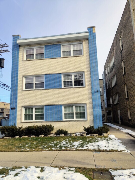 7555 N Oakley Ave in Chicago, IL - Building Photo