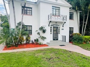 120 N Palmway in Lake Worth, FL - Building Photo - Building Photo