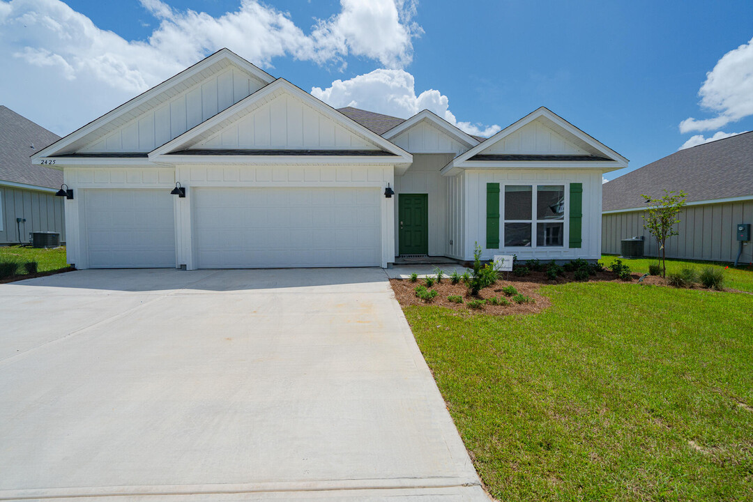 2425 Dakota Way in Crestview, FL - Building Photo