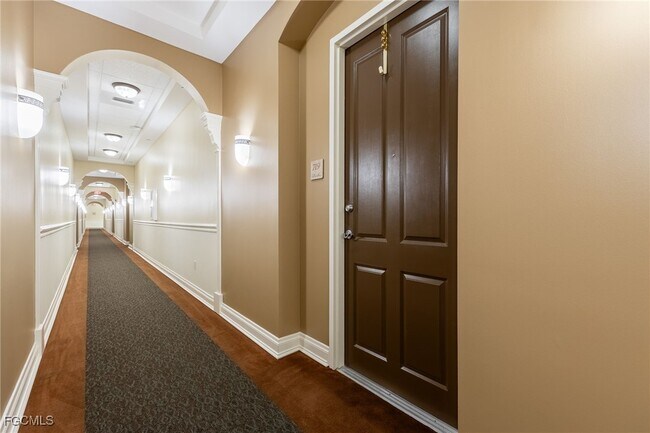 2825 Palm Beach Blvd in Ft. Myers, FL - Building Photo - Building Photo