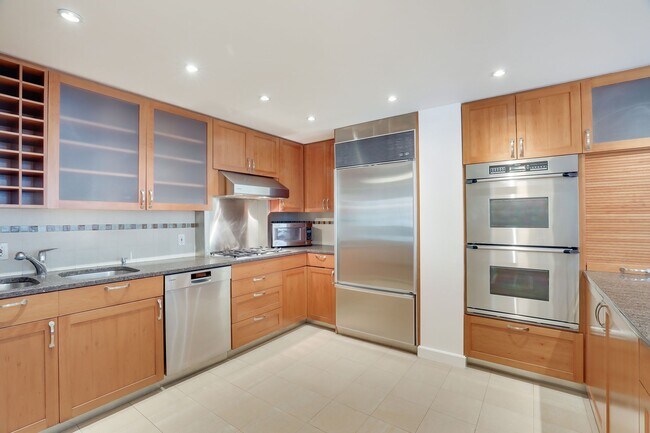 40 E 94th St in New York, NY - Building Photo - Building Photo