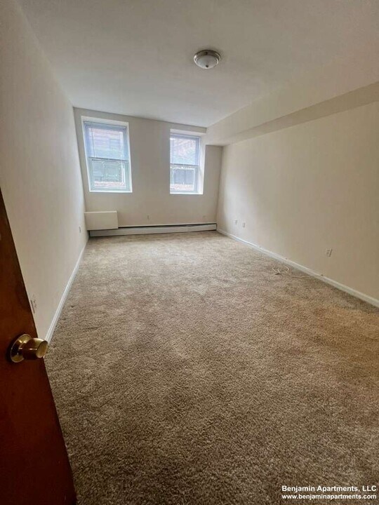 17 Green St, Unit B1 in Brookline, MA - Foto de edificio