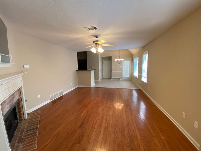 1319 Appling Rd in Cordova, TN - Building Photo - Building Photo