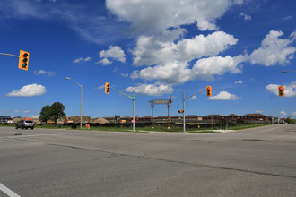 720 Yonge St in Barrie, ON - Building Photo - Building Photo