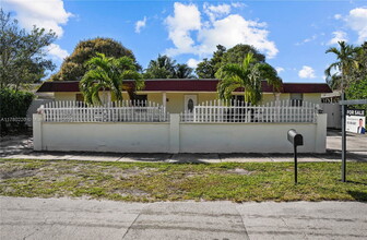 19310 NW 48th Ct in Miami Gardens, FL - Building Photo - Building Photo
