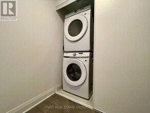 2 Erskine Rd in Mississauga, ON - Building Photo - Building Photo