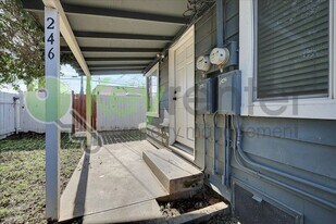 246 Santiago Ave in Sacramento, CA - Building Photo