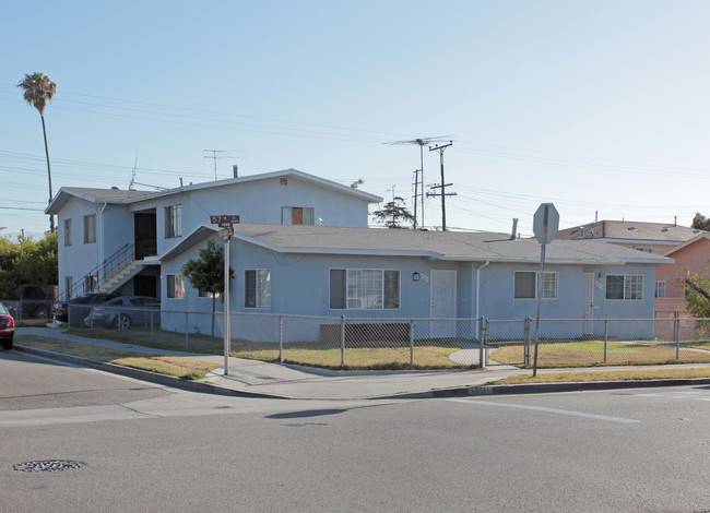 4001-4003 E 57th St in Maywood, CA - Foto de edificio - Building Photo