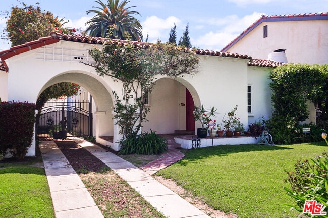 1931 Midvale Ave in Los Angeles, CA - Building Photo - Building Photo