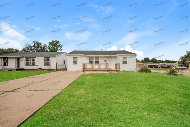 property at 4773 SE 27th St