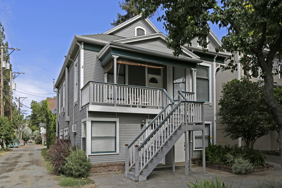 1614 18th St in Sacramento, CA - Foto de edificio