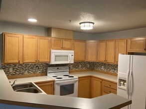 14735 SW Sandhill Loop in Beaverton, OR - Building Photo - Building Photo
