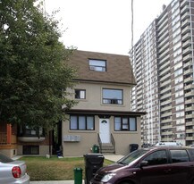 9 Harvard Ave in Toronto, ON - Building Photo