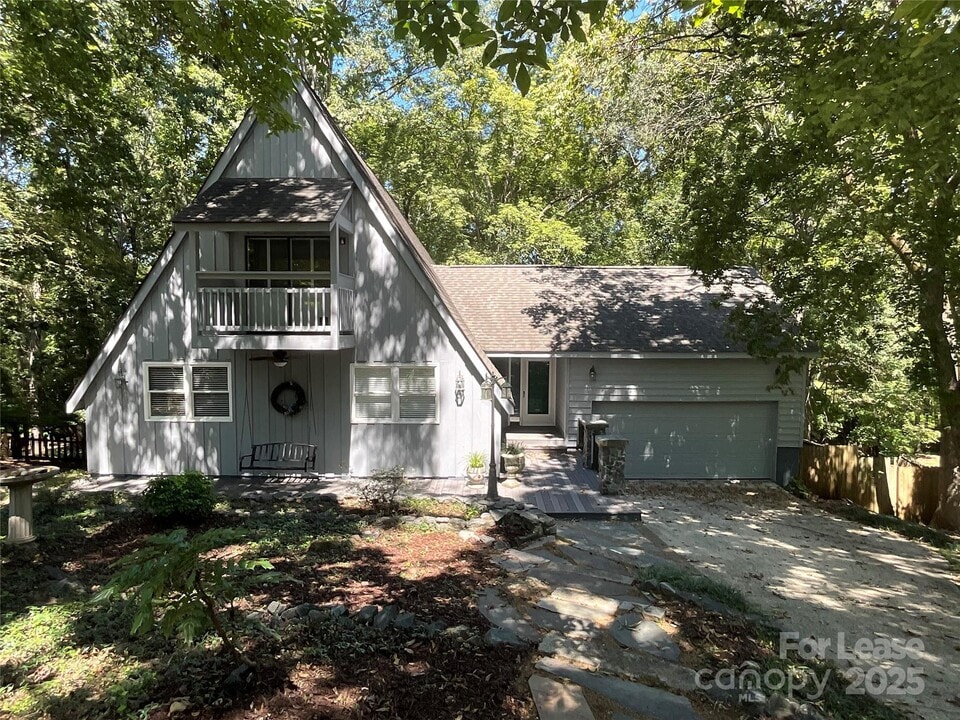 7608 Zermatt Ln in Charlotte, NC - Building Photo