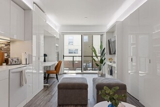 12607 Larchmere Blvd in Cleveland, OH - Foto de edificio - Building Photo