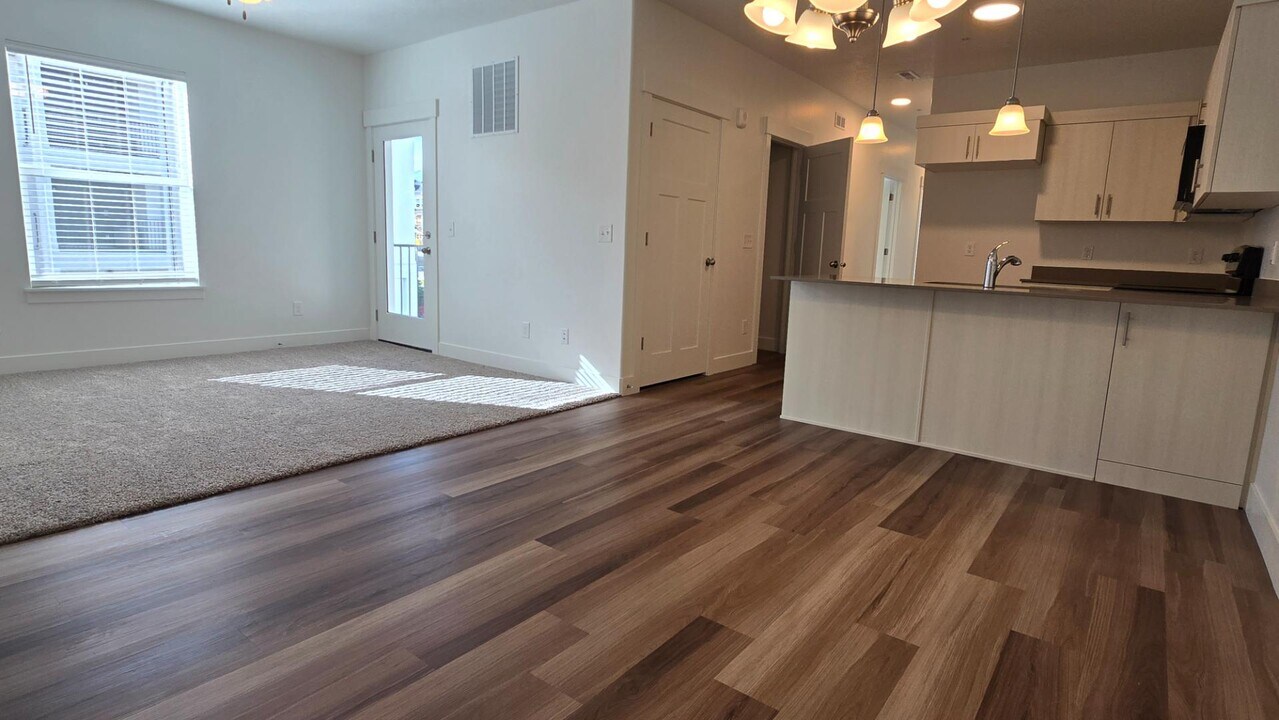 6512 Skyline Lp Ln in Herriman, UT - Building Photo