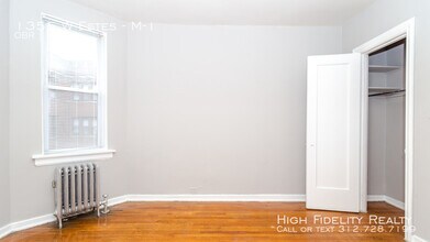 1355 W Estes Ave-Unit -M-1 in Chicago, IL - Building Photo - Building Photo