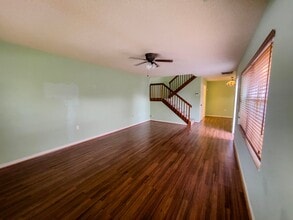 27 Clinton Ct in Royal Palm Beach, FL - Foto de edificio - Building Photo