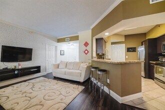 3245 NE 184th St in North Miami Beach, FL - Building Photo - Building Photo