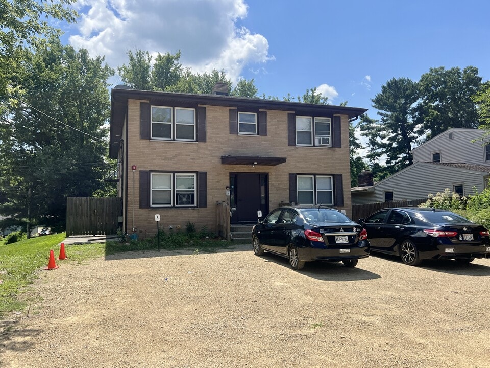 290 Orchard Dr in Oregon, WI - Building Photo