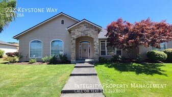 233 Keystone Way in Eagle Point, OR - Building Photo