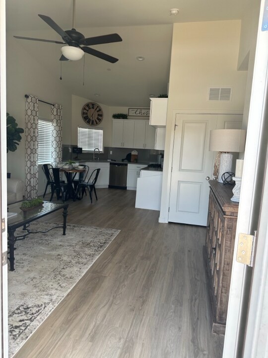 8502 Frankie Lou St in Bakersfield, CA - Building Photo