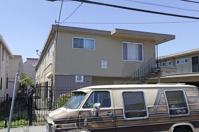 1071 81st Ave in Oakland, CA - Foto de edificio - Building Photo