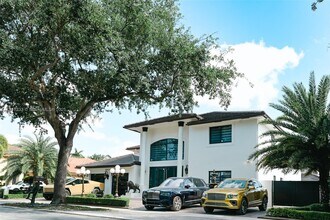 8450 NW 169th Terrace in Miami Lakes, FL - Building Photo - Building Photo