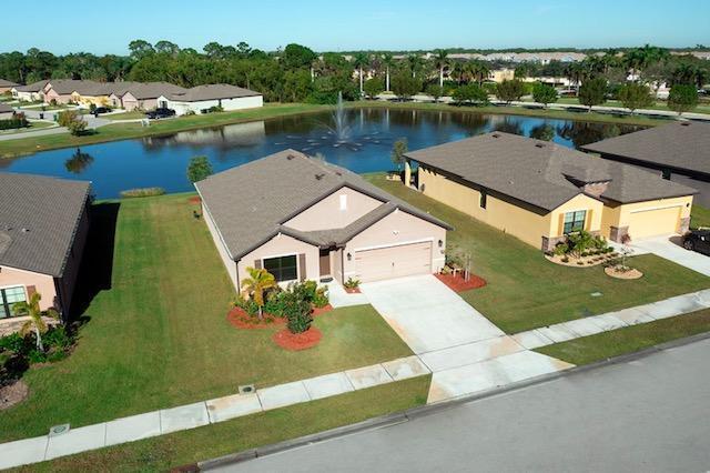 6526 NW Oaklawn Way in Port St. Lucie, FL - Foto de edificio - Building Photo