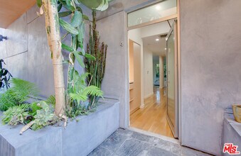 900 N W Knoll Dr in West Hollywood, CA - Building Photo - Building Photo