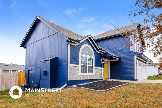 845 SW Country Hill Dr in Grain Valley, MO - Foto de edificio - Building Photo