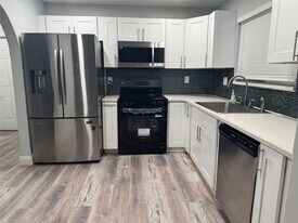 5516 NW 22nd St in Lauderhill, FL - Building Photo