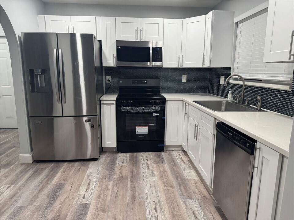 5516 NW 22nd St in Lauderhill, FL - Building Photo