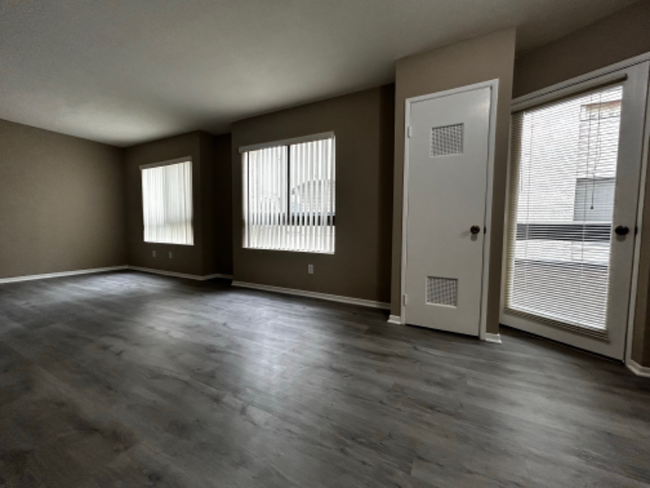 651 W California Ave in Glendale, CA - Building Photo - Building Photo