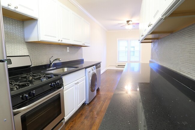 709 W Roscoe St, Unit J04P