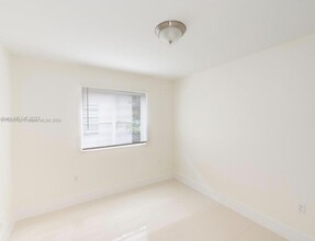 1532 NW 60th St-Unit -1532 in Miami, FL - Building Photo - Building Photo