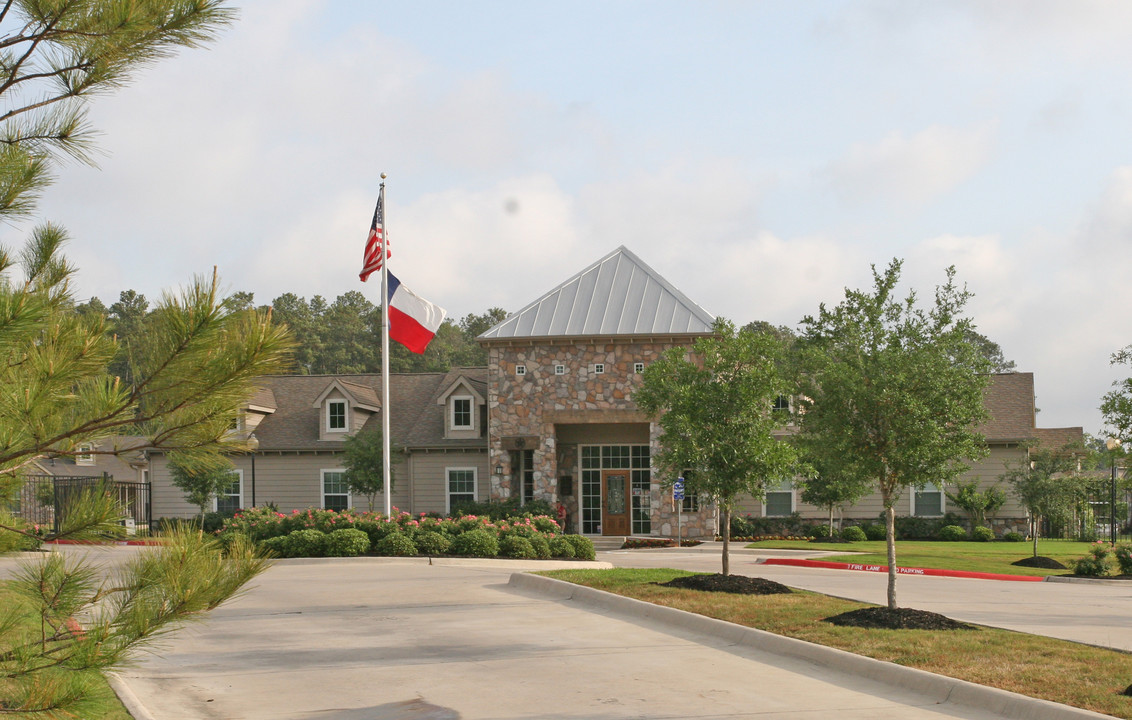 The Lodge at Silverdale in Conroe, TX - Foto de edificio