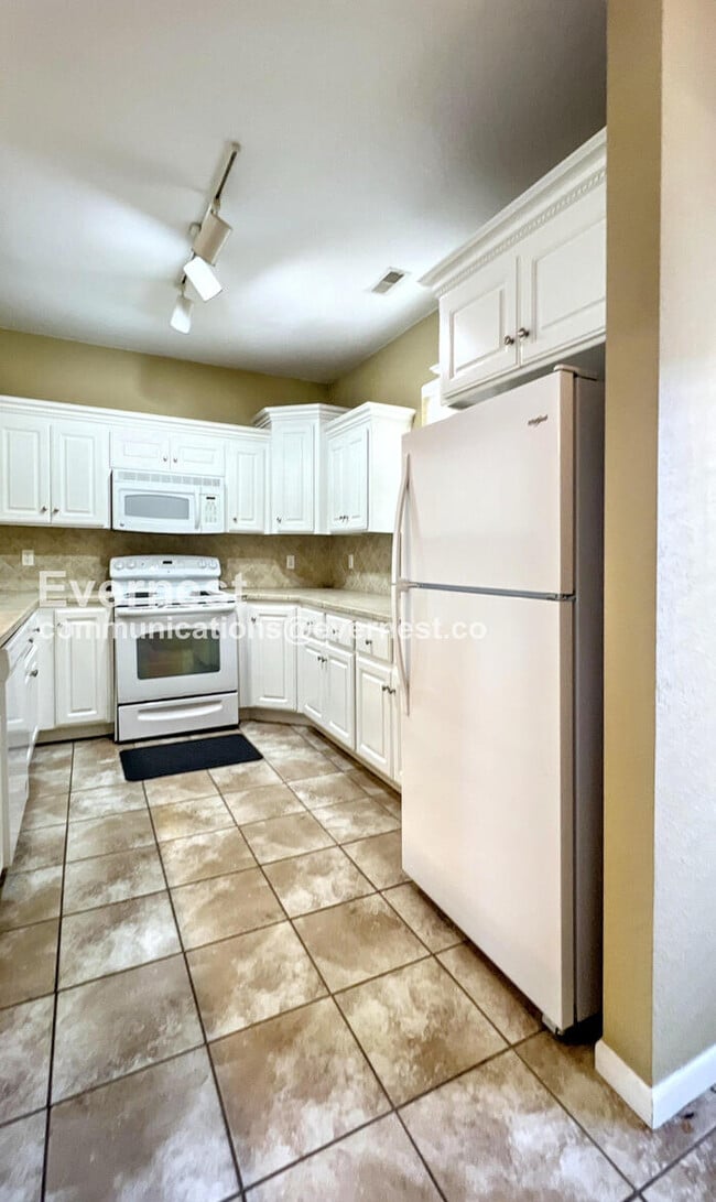 5245 Overland Dr in Lawrence, KS - Building Photo - Building Photo