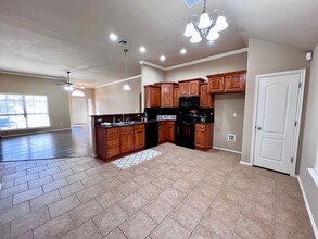 8113 Woodbend Dr in Oklahoma City, OK - Building Photo - Building Photo