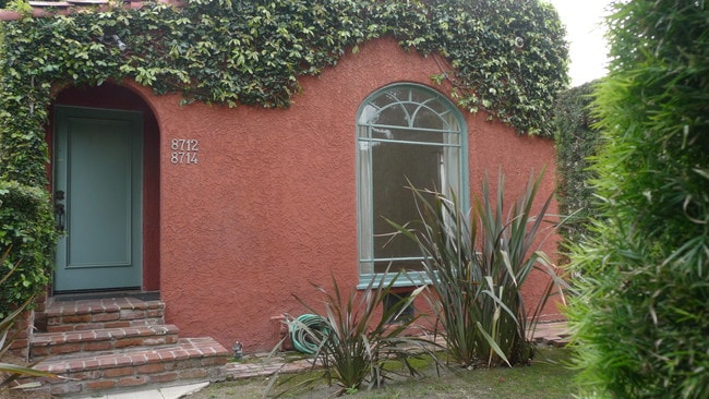 8714 Rangely Ave, Unit 8714