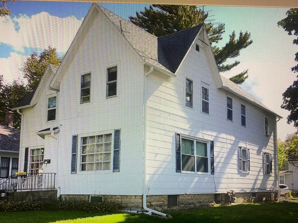 1104 E Lincoln Hwy in Dekalb, IL - Building Photo