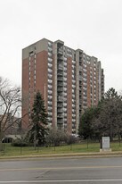Parkway Terrace in Mississauga, ON - Building Photo