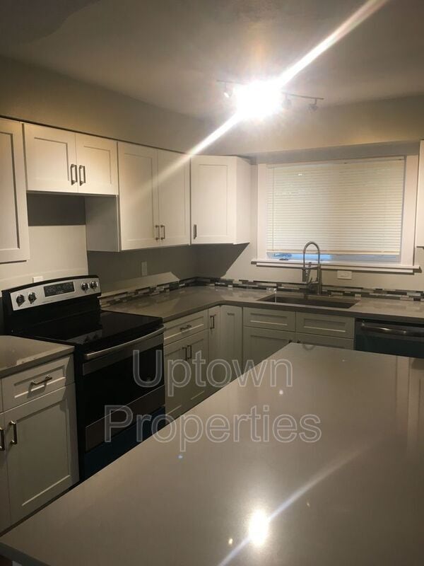 8020 SW Thorn St in Tigard, OR - Building Photo - Building Photo