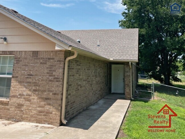 property at 411 SW Garfield Ave