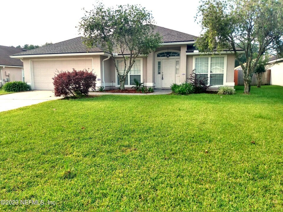 3547 Whisper Creek Blvd in Middleburg, FL - Foto de edificio