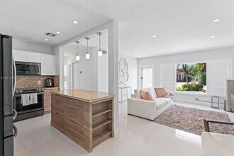 6371 SW 23rd St in Miami, FL - Building Photo - Building Photo