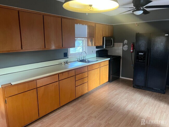 345 Lincoln Blvd in Middlesex, NJ - Building Photo - Building Photo